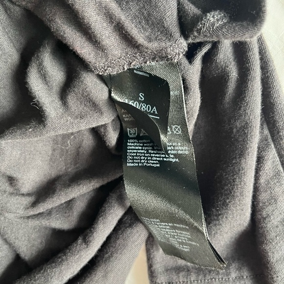 All Saints Kaa Waves LS gray snakeskin print tee with elbow slits - Picture 5 of 7